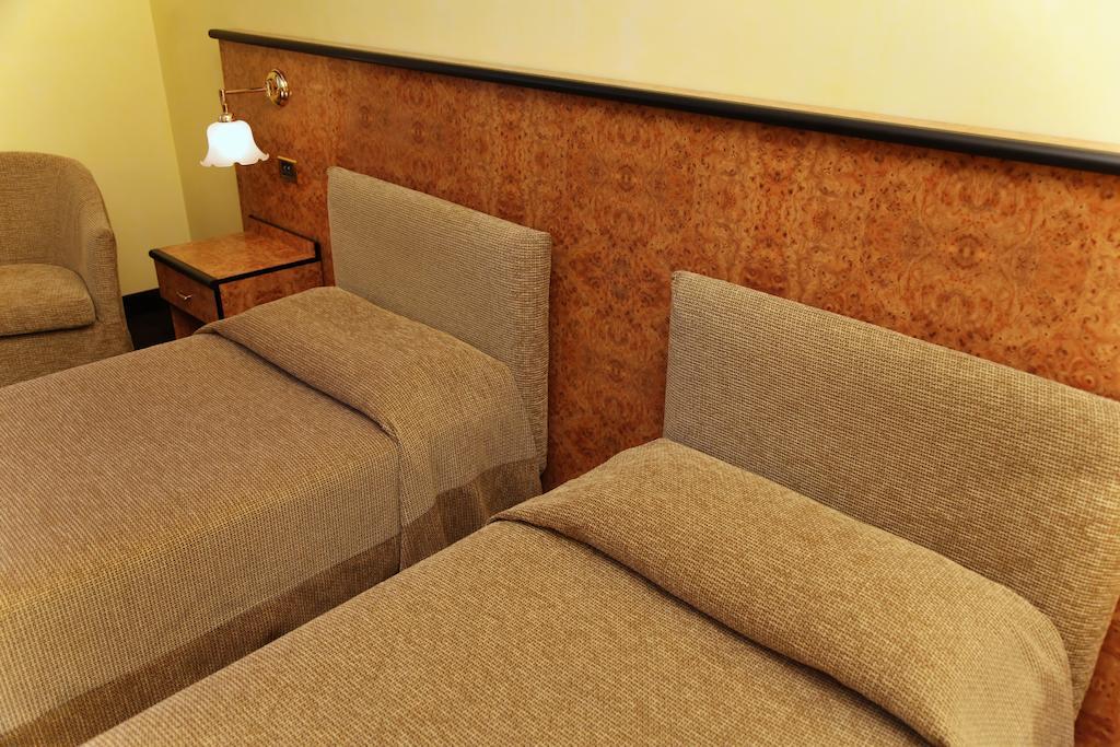 Hotel Le Moran Cusago Zimmer foto
